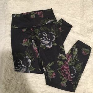 RARE Lululemon Wunder Under Crop - 3D Rose