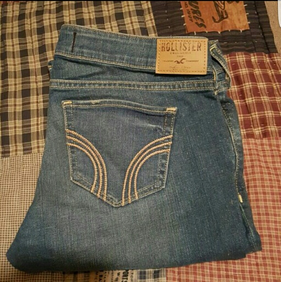 NWOTS HOLLISTER BOOT CUT JEANS!