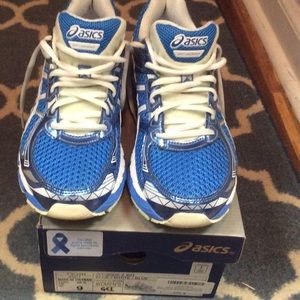 ASICS GT-2000 running shoes size 9