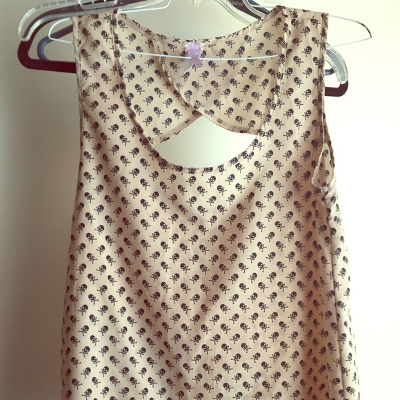 Tiny skull and crossbones tank blouse!