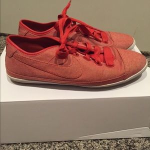 Orange Nike fashion tennis shoes