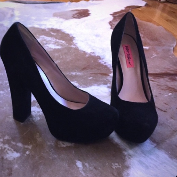 Betsy Johnson Suede Pumps