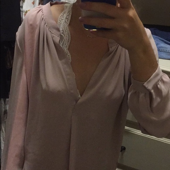 Deep-V lavender top- size small - Picture 1 of 2