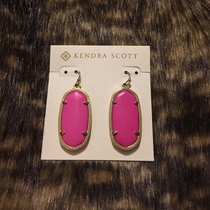 Elle earrings in magenta