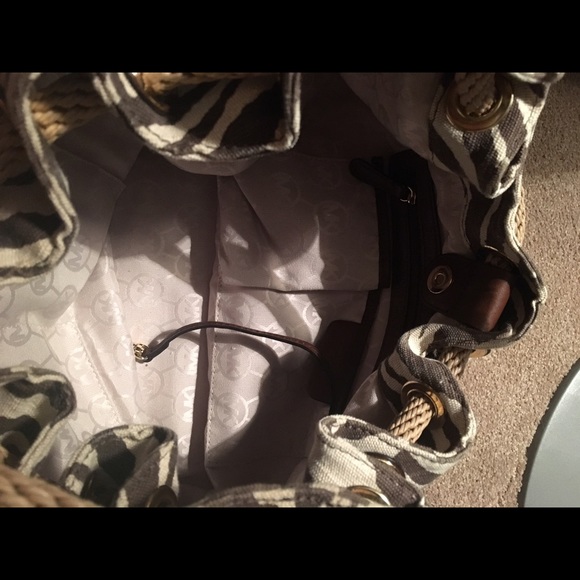 Eta 3rd Shipment of February 2024 Michael Kors Boxed  MK Hemp Purse