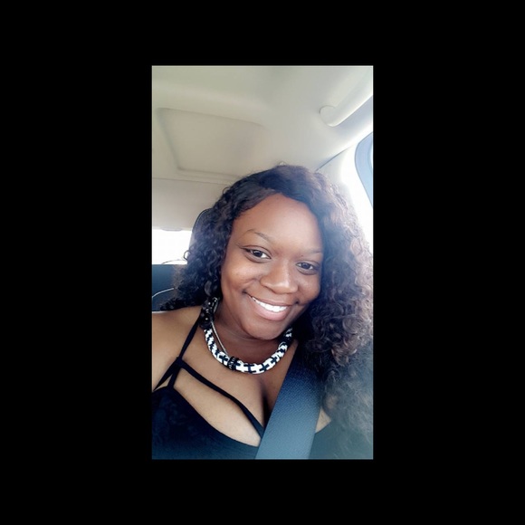 Meet your Posher, Delissa - Picture 2 of 4