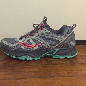 Saucony Excursion TR8. Grey/Pink/Turquoise