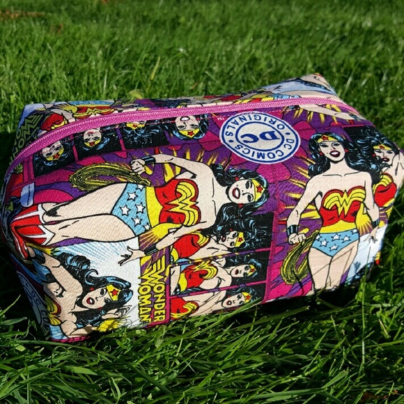 WONDER WOMAN COSMETIC BAG!