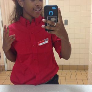 Meet your Posher, Tia