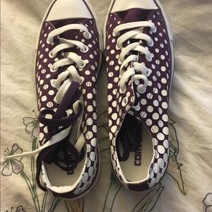 *NEW* Converse, size 9