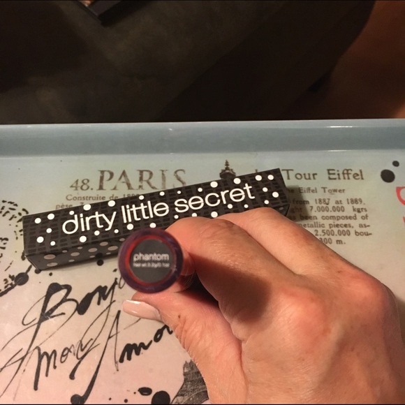 KISS LIPS❤❤lip color in phantom ❤❤ - Picture 2 of 3