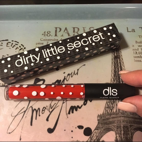 KISS LIPS❤❤lip color in phantom ❤❤ - Picture 3 of 3