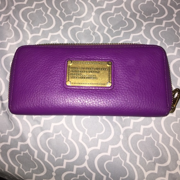 Plum Marc Jacobs zip around wallet💕