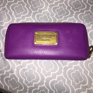 Plum Marc Jacobs zip around wallet💕