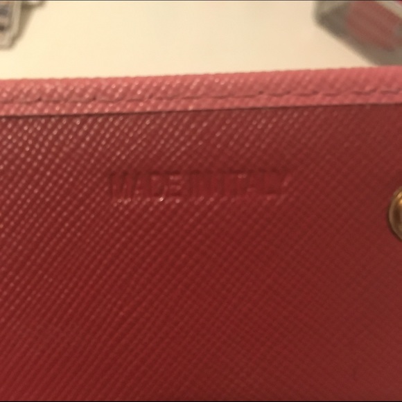 Prada - Picture 3 of 4