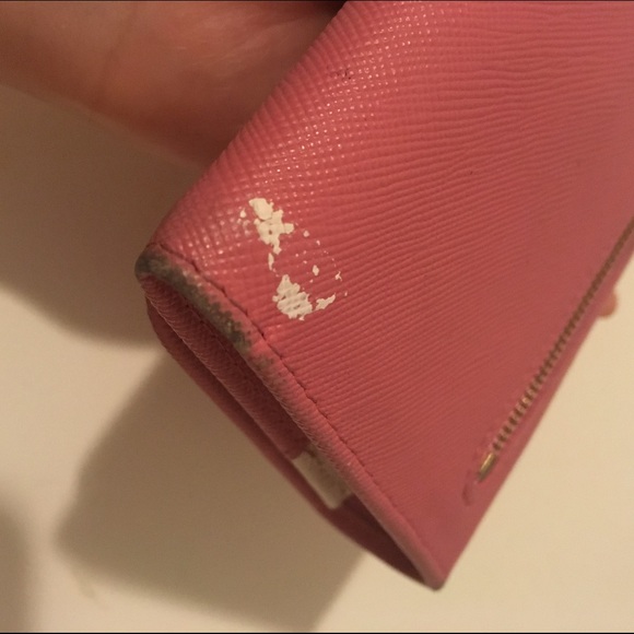 Prada - Picture 4 of 4