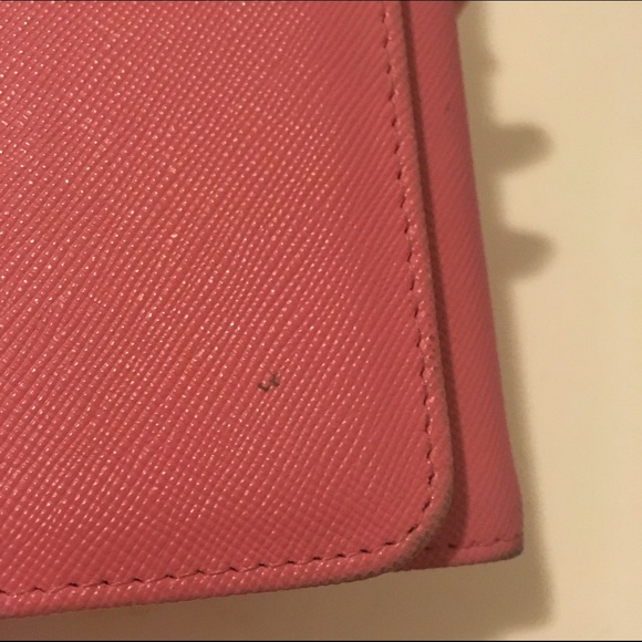 Prada - Picture 3 of 3