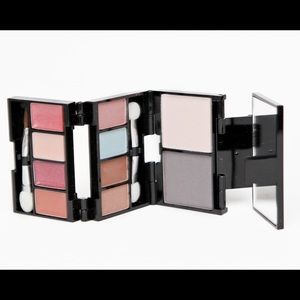 Makeover-Essentials Purse Petit Mini Makeup Kit 😍