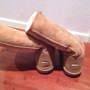 Emu boots size 6 "weekend sale"!