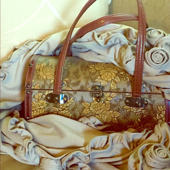 Beautiful Wooden barrel type bag 😍💖