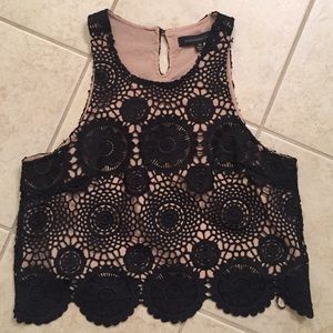 Black crochet detail crop top!