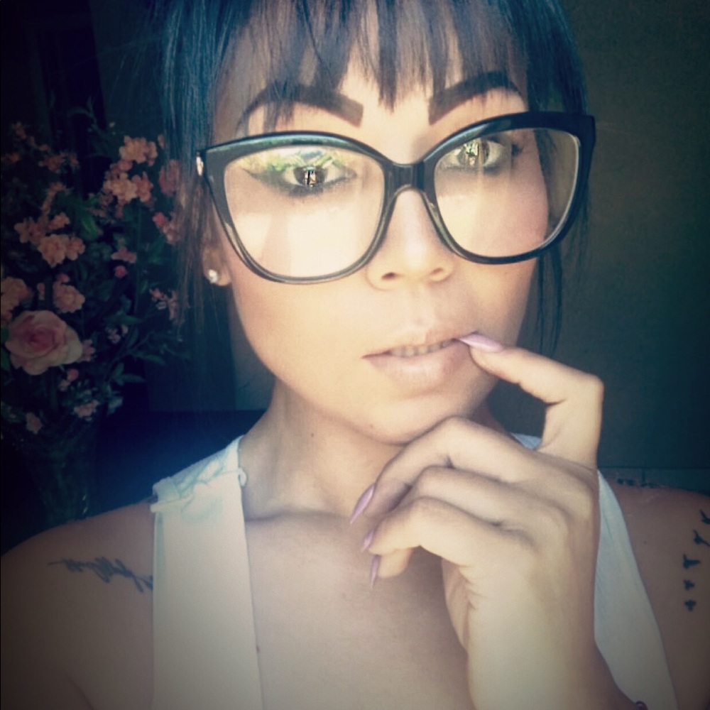 Meet your Posher, Carolina