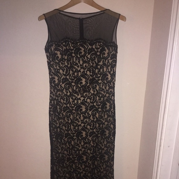 Beautiful evening gown - Picture 1 of 3