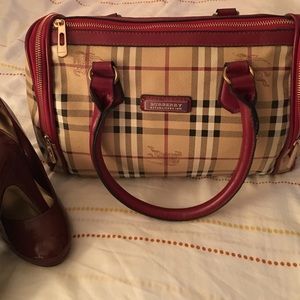 PURSE WHITE AND RED NEW IN EXCELLENT CONDITION 🌺