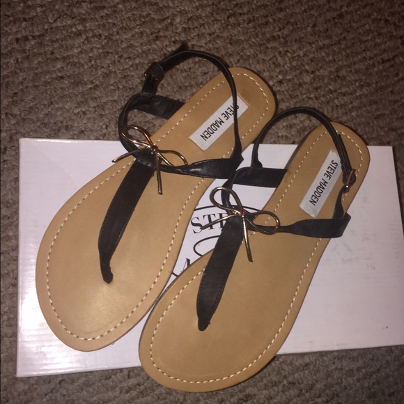 Cute Steve madden black flip-flops🎀