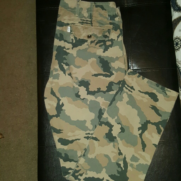 Levi Camo Pants