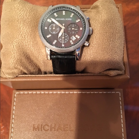 Authentic Michael Kors Watch - Picture 2 of 4