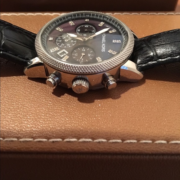 Authentic Michael Kors Watch - Picture 3 of 4