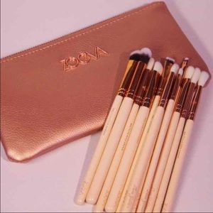 12 eye brush set + clutch