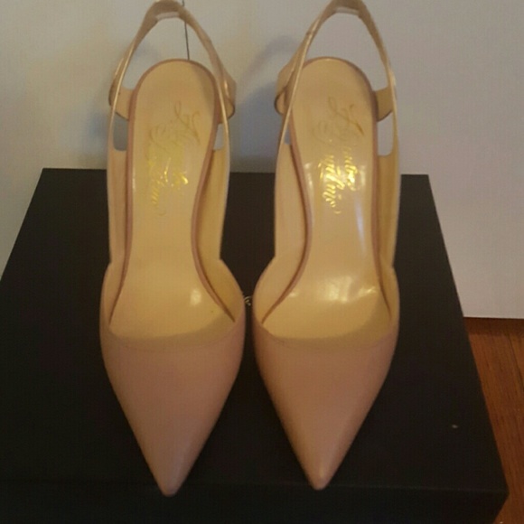 Alejandro Ingelmo  Frederica pumps.