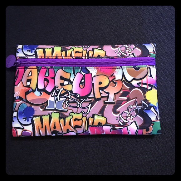 🌟 NWOT Ipsy Graffiti Design Cosmetic Bag