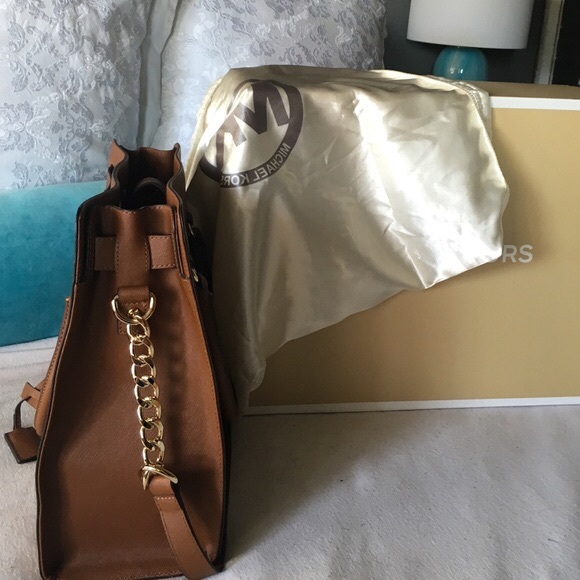 Real mk bag for sale asking $350 Obo - Picture 2 of 4