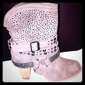 Awesome sparkly boots👢