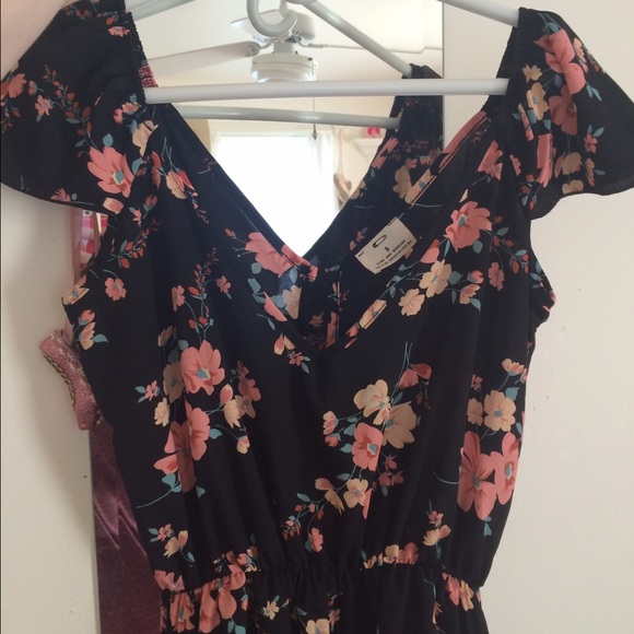 Pins and Needles flower romper. Size small!