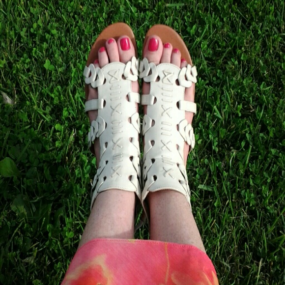 CUTIEST  SANDLES.  (NWOT )