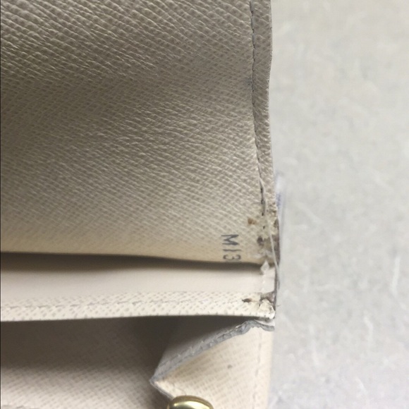 Additional pictures LV Damier Azur Sarah Wallet - Picture 1 of 3