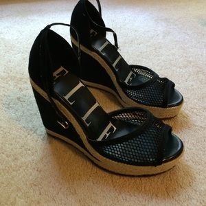 Elle wedges