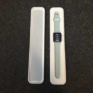 42 mm Apple Watch w Silver Aluminum/White Sport