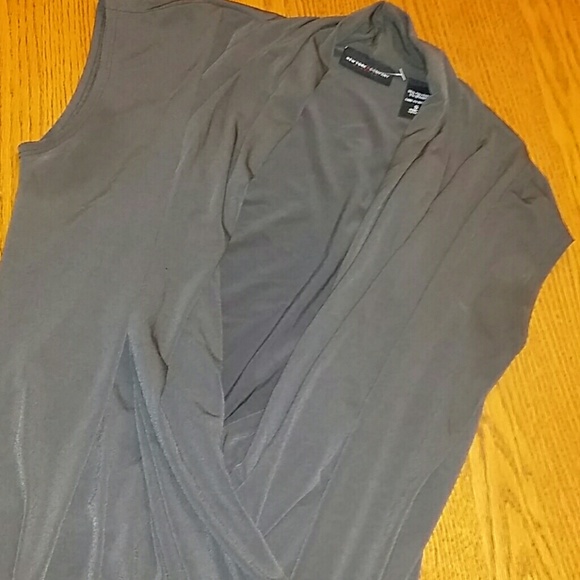 🚫Nwot large slit front top - Picture 2 of 3