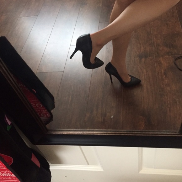 Steve Madden Galleryy Pumps - Picture 2 of 4