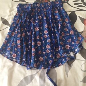 Skater skirt with removable tie
