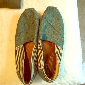 Women's toms