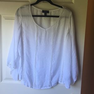 Easy Breezy blouse that looks great! XL, white