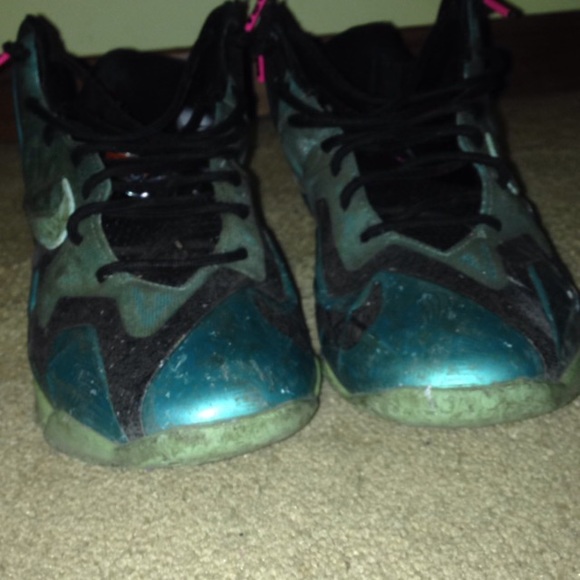Lebron 11 south beach - Picture 1 of 3