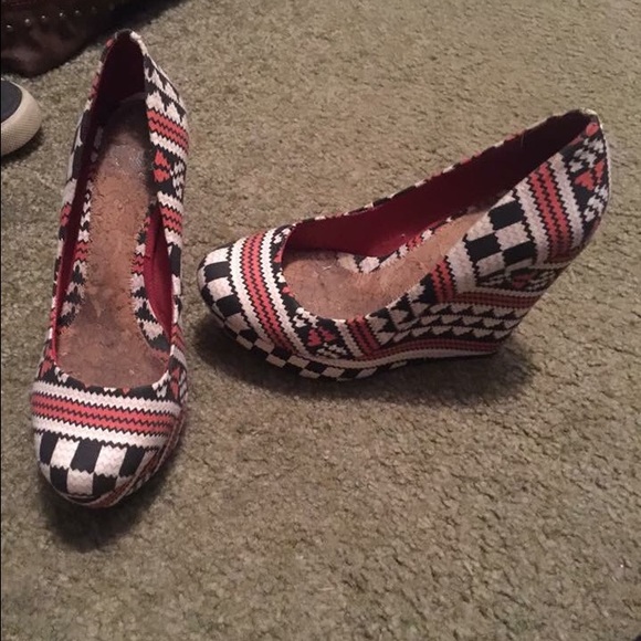 Giani Bini Tribal Print Wedges