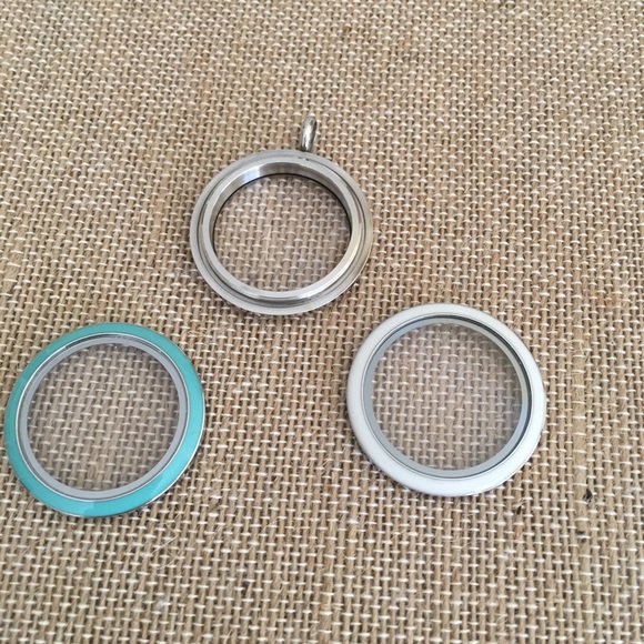 Large Origami Owl Twist Locket w/ 2 faces